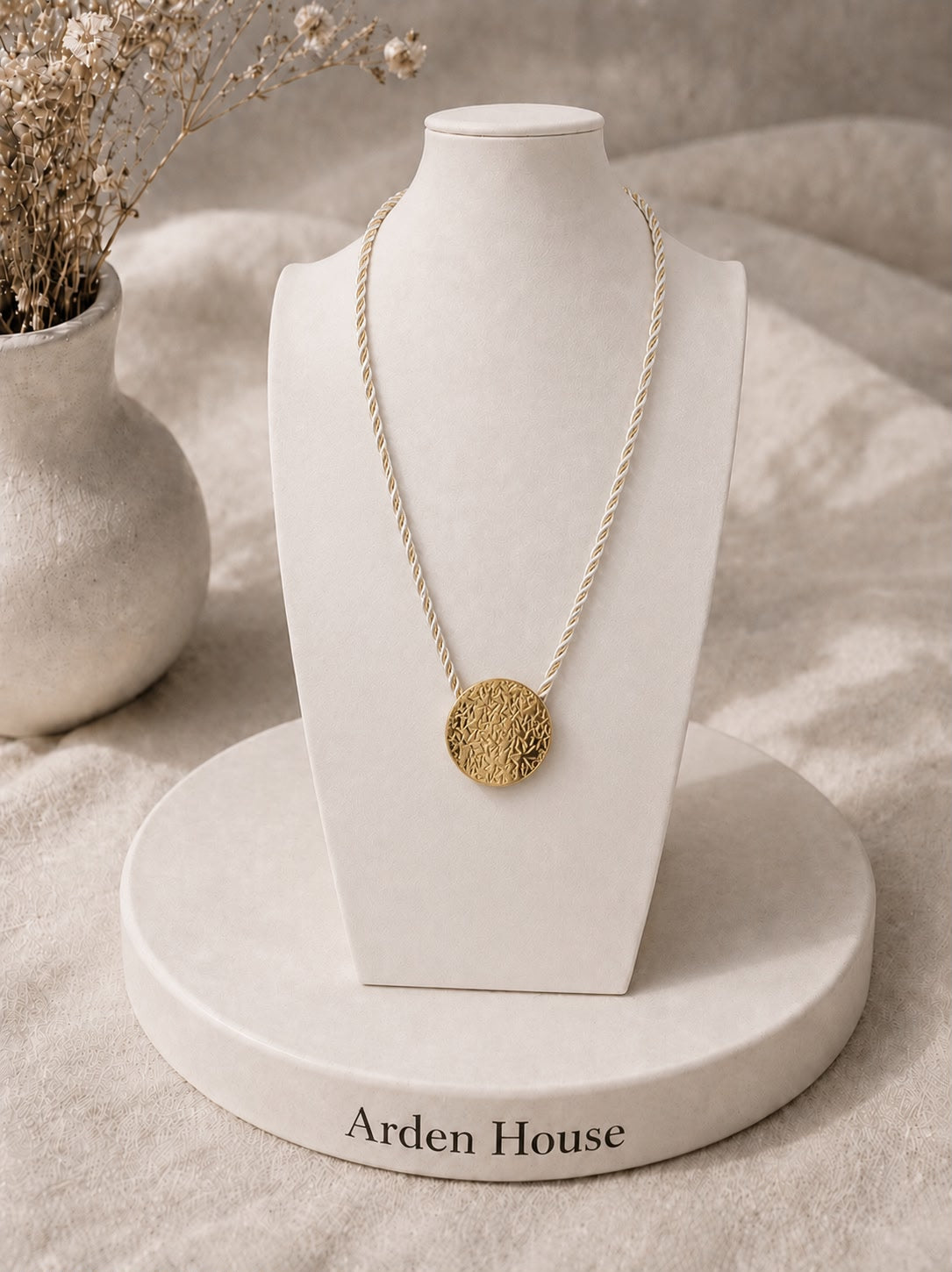 Collar Luna coin